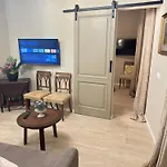 A Due Passi Dal Teatro * Genua