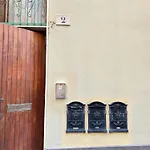 A Due Passi Dal Teatro * Genua