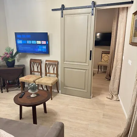 A Due Passi Dal Teatro * ג'נובה