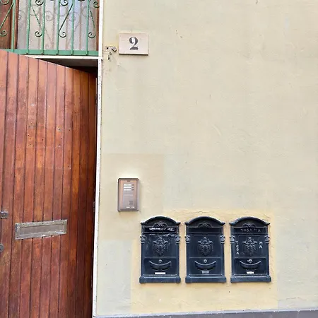 A Due Passi Dal Teatro * ジェノヴァ