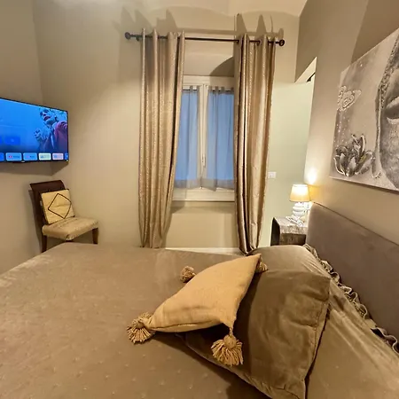 A Due Passi Dal Teatro דירה ג'נובה