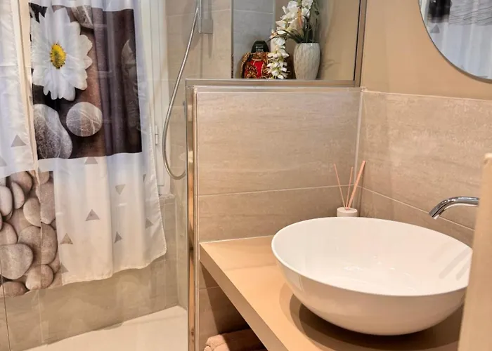 A Due Passi Dal Teatro * 제노바