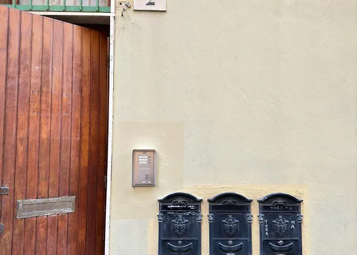 A Due Passi Dal Teatro * 제노바