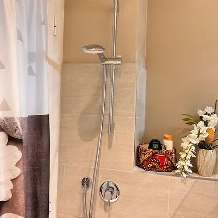 A Due Passi Dal Teatro 公寓